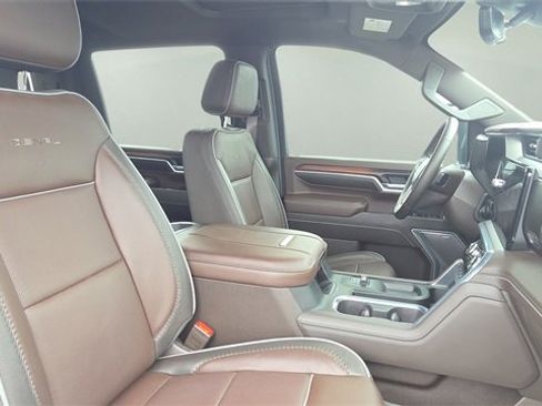 Used 2025 GMC Sierra 2500 Denali w/ Technology Package image 15