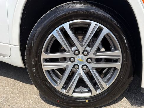 Used 2023 Chevrolet Traverse High Country FWD image 24