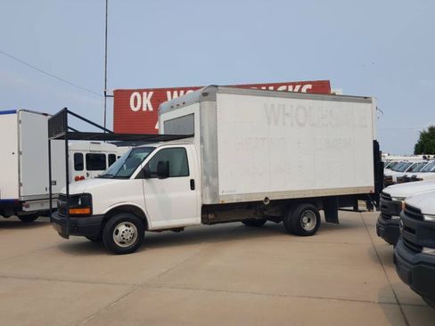 Used 2013 Chevrolet Express 3500 Extended RWD image 2