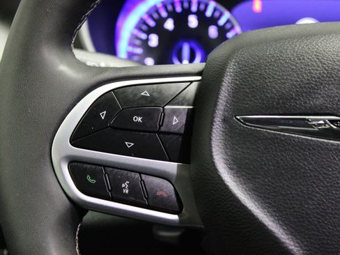 Used 2025 Chrysler Pacifica Select FWD image 24