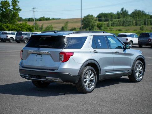 Used 2023 Ford Explorer XLT w/ Equipment Group 202A AWD/4WD image 5