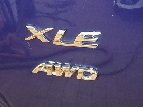 Used 2023 Toyota Corolla Cross XLE image 29