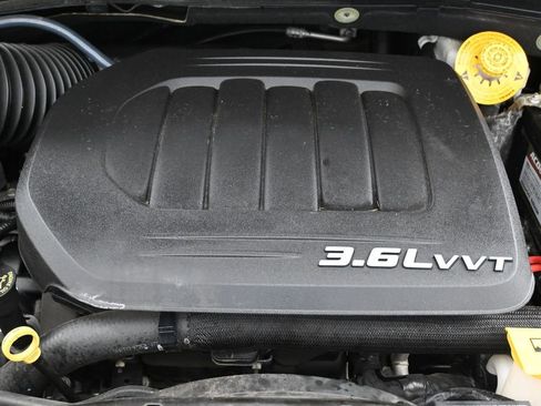 Used 2016 Dodge Grand Caravan SE FWD image 18