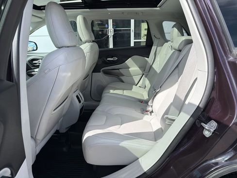 Used 2021 Jeep Cherokee Latitude Lux w/ Sun & Sound Group image 32