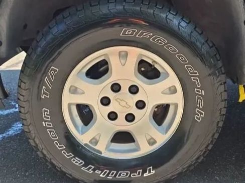 Used 2006 Chevrolet Avalanche Z71 w/ Preferred Equipment Group AWD/4WD image 46