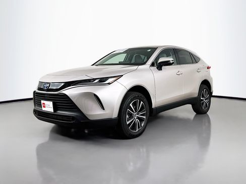 Certified 2024 Toyota Venza LE AWD/4WD image 3