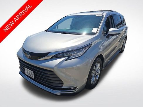 Used 2022 Toyota Sienna Limited AWD/4WD image 1
