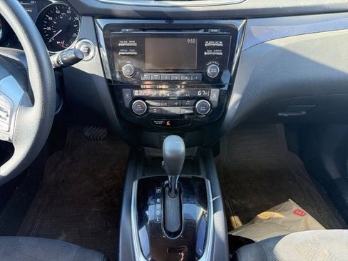 Used 2016 Nissan Rogue SV image 11