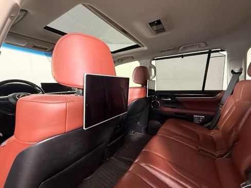 Used 2021 Lexus LX 570 4WD w/ Luxury Package image 22