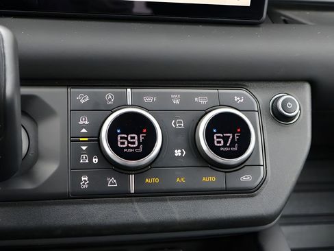 Certified 2024 Land Rover Defender 110 X-Dynamic SE AWD/4WD image 25