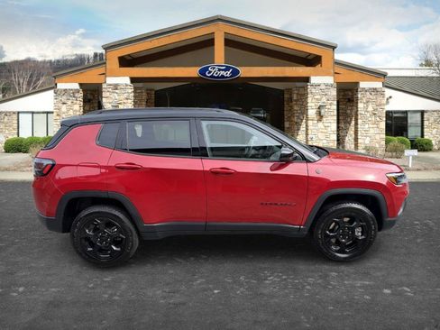 Used 2023 Jeep Compass Trailhawk w/ Trailhawk Elite Group AWD/4WD image 4