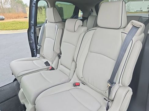 New 2026 Honda Odyssey Touring image 14