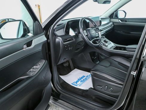 Used 2025 Hyundai Palisade SEL FWD image 3