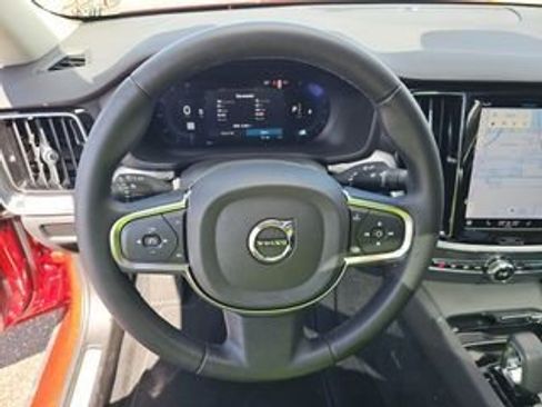 Used 2024 Volvo S60 B5 Core image 4