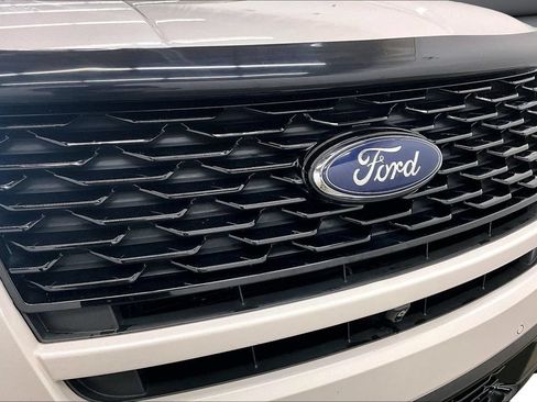 Used 2018 Ford Explorer Sport w/ Equipment Group 401A AWD/4WD image 32