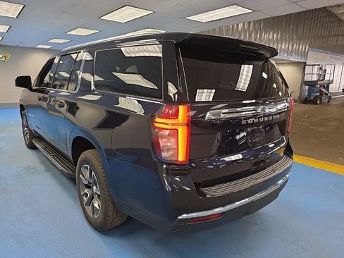 Certified 2024 Chevrolet Suburban LT w/ Luxury Package AWD/4WD image 7