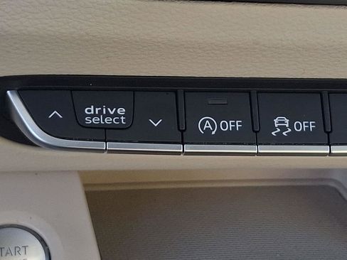 Used 2021 Audi Q5 Premium w/ Convenience Package image 25