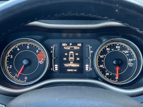 Used 2018 Jeep Cherokee Latitude w/ Altitude Package FWD image 27