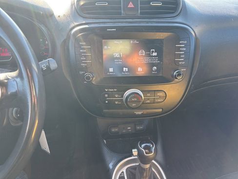 Used 2018 Kia Soul + FWD image 10