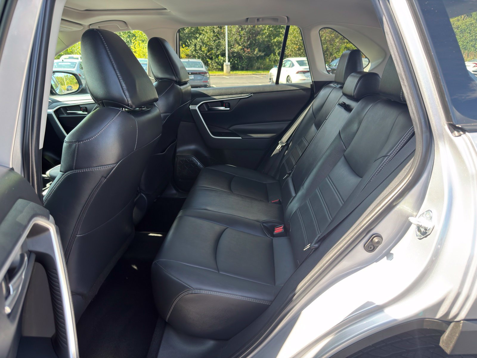 Used 2022 Toyota RAV4 XLE Premium AWD/4WD image 29