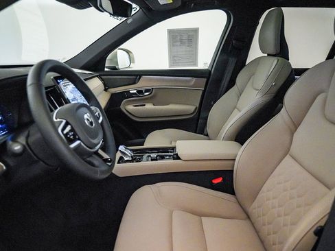 Certified 2026 Volvo XC90 T8 Plus w/ Protection Package Premier AWD/4WD image 19