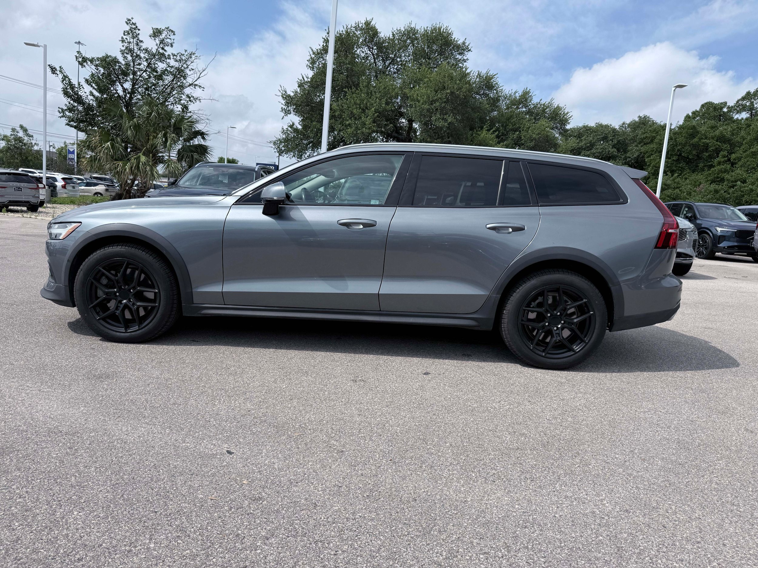 Used 2021 Volvo V60 T5 Cross Country w/ Climate Package AWD/4WD image 3
