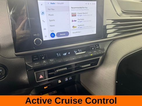 Used 2025 Toyota Camry SE w/ Convenience Package image 18