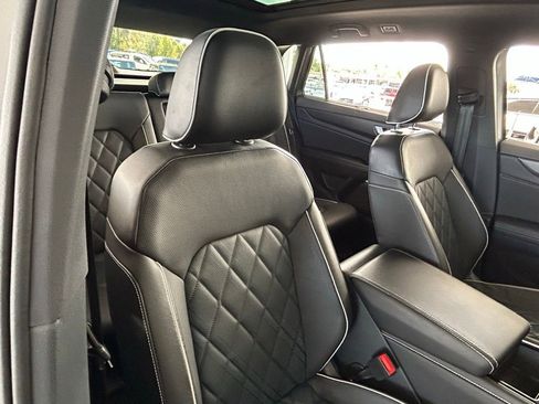 Used 2024 Volkswagen Atlas Cross Sport SEL Premium R-Line image 50