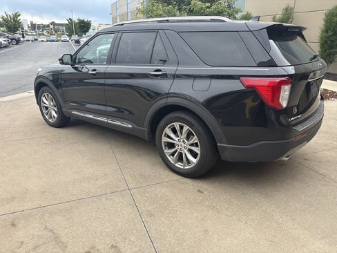 Used 2021 Ford Explorer Limited w/ Equipment Group 301A AWD/4WD image 8