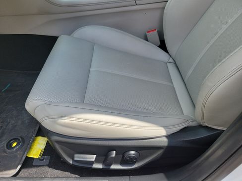 Used 2025 Genesis G70 2.5T RWD image 12