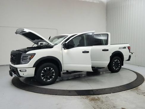 Used 2024 Nissan Titan PRO-4X w/ Pro-4x Convenience Package AWD/4WD image 11