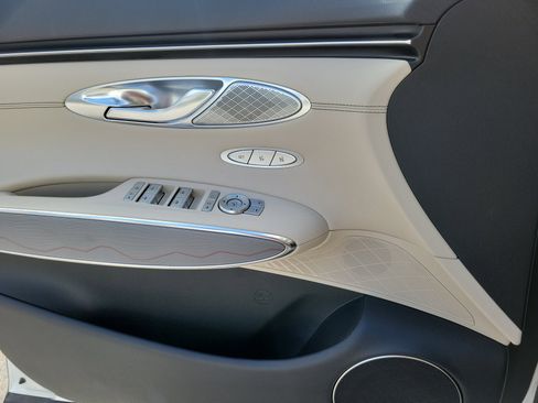 Used 2023 Genesis GV70 2.5T w/ Advanced Package image 17