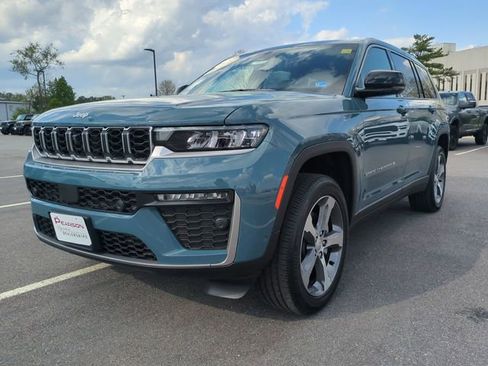 New 2026 Jeep Grand Cherokee L Limited w/ Luxury Tech Group II image 8
