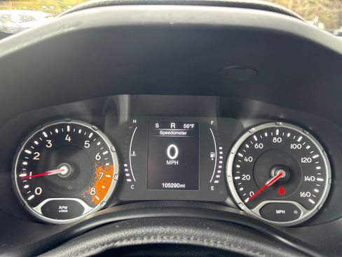 Used 2018 Jeep Renegade Latitude w/ Cold Weather Group AWD/4WD image 18