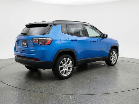 Used 2025 Jeep Compass Limited AWD/4WD image 9