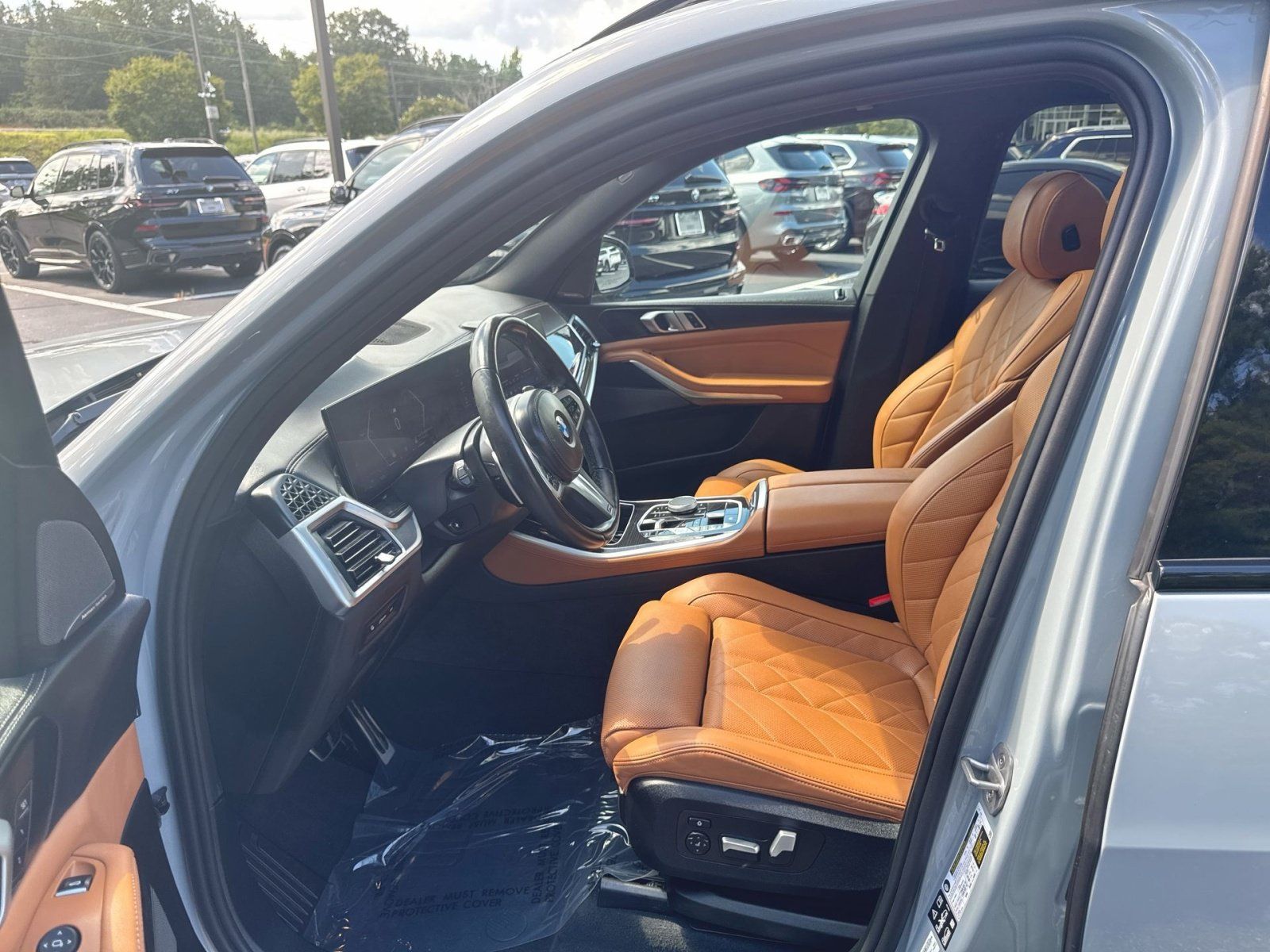 Used 2025 BMW X5 xDrive40i w/ M Sport Package AWD/4WD image 7