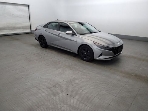Used 2022 Hyundai Elantra SEL FWD image 11