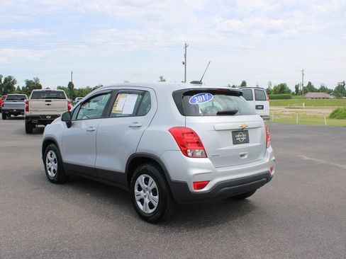 Used 2017 Chevrolet Trax LS FWD image 7