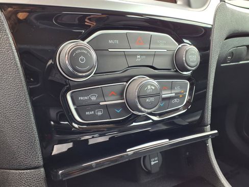 Used 2023 Chrysler 300 Touring w/ Sport Appearance Package RWD image 19