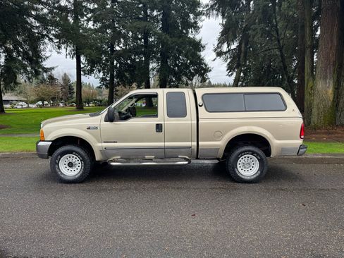 Used 2000 Ford F350 XLT image 2