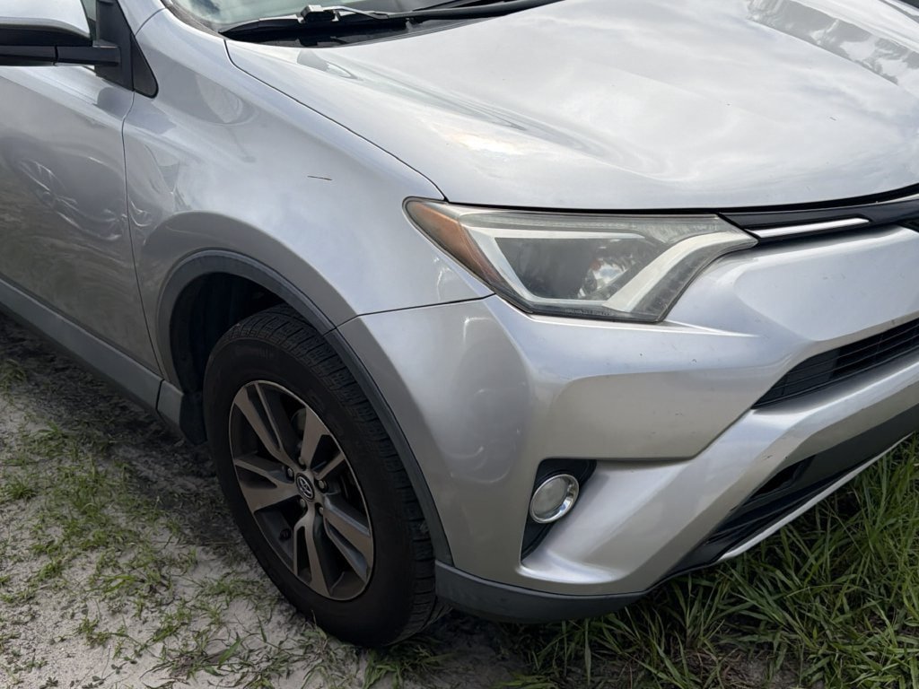 Used 2017 Toyota RAV4 XLE FWD image 2