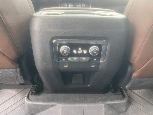 Used 2021 Chevrolet Tahoe High Country w/ Premium Package image 19