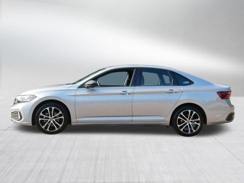 Used 2022 Volkswagen Jetta Sport FWD image 4