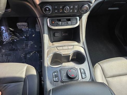 Used 2023 GMC Acadia SLT w/ Technology Package image 24