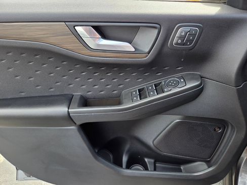 Certified 2020 Ford Escape Titanium FWD image 17