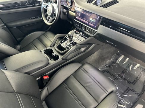Certified 2023 Porsche Cayenne AWD/4WD image 18
