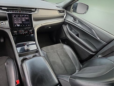 Used 2024 Jeep Grand Cherokee L Laredo image 13