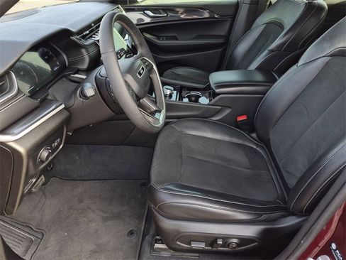 Used 2023 Jeep Grand Cherokee Altitude image 28