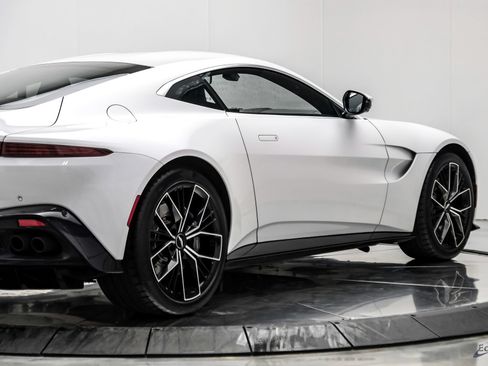 Used 2022 Aston Martin V8 Vantage Coupe RWD image 23
