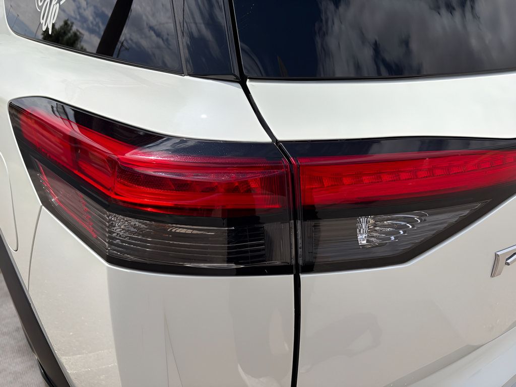 Certified 2023 Nissan Pathfinder SL FWD image 34